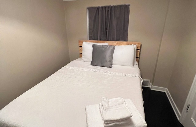 3-bedroom house in fabulous Pittsburgh with AC, WiFi