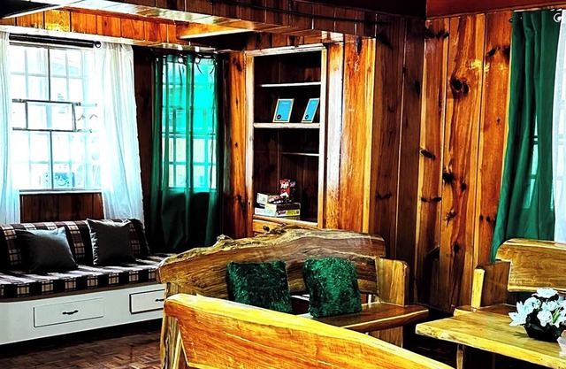 3 Bedroom House in the Heart of Baguio with Garage