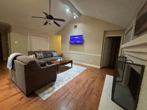 3 Bedroom house Near the Lake