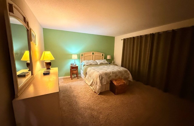 3-bedroom house in charming Fruitland Park with WiFi, AC. Start relaxing