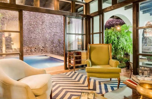 3-bedroom huge house in beautiful Granada with Pool, AC, WiFi. Enjoy your stay