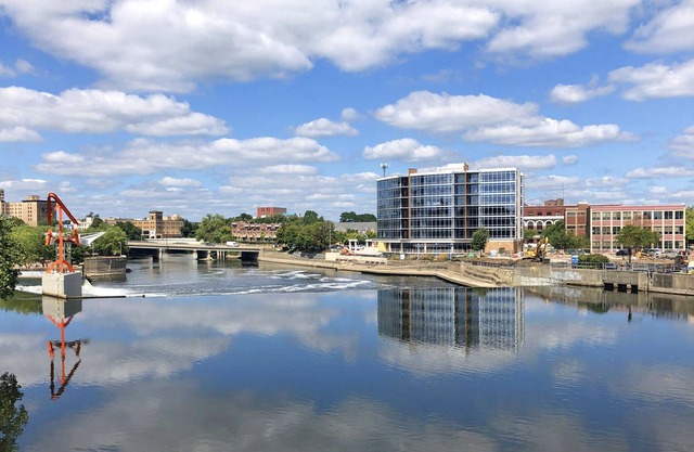 3 Bedroom Luxury Condo with Gorgeous River and River Lights View