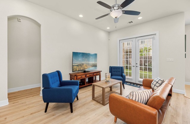 3 Bedroom near Dell Diamond & Kalahari