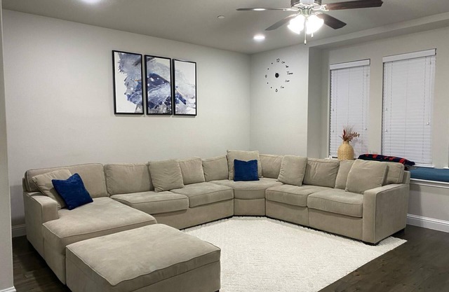 3-Bedroom Townhome with AC and WiFi in Carrollton