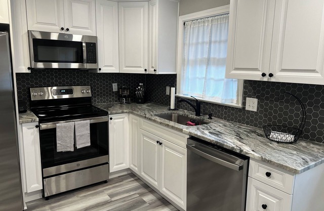 3-bedroom updated house in Riverside /CNU area of Newport News + outdoor space