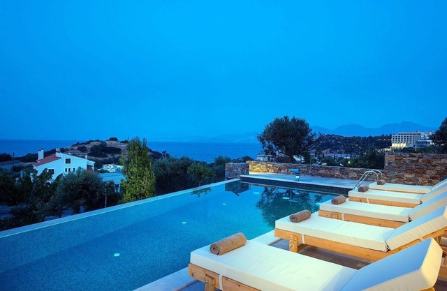 3 bedroom villa close to a sandy beach