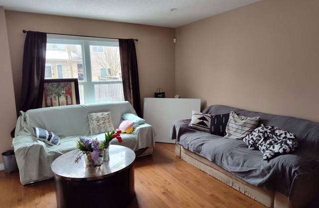 3 bedrooms and 3.5 bathroom Waterloo West Townhouse