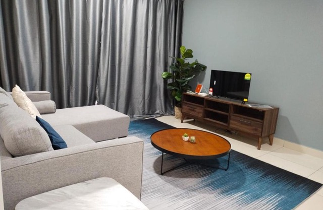 3 bedrooms big house saville cheras MRT with balcony