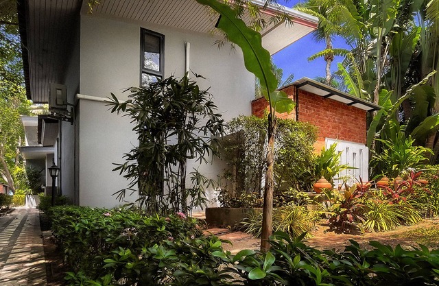 3 Bedrooms Tropical House with mezzanine, 20 meters from the beach, small pool