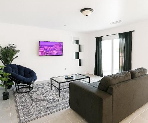 3 beds Near Palo Alto College Downtown Texas A&M