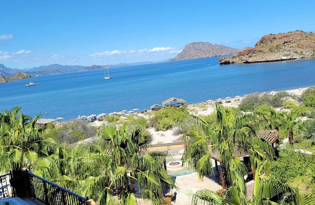 3-BR Luxury Suite on premier floor bay view at Villa del Palmar