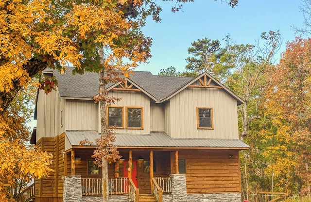 3 BR Luxury Cabin & Hot Tub near Buffalo River!