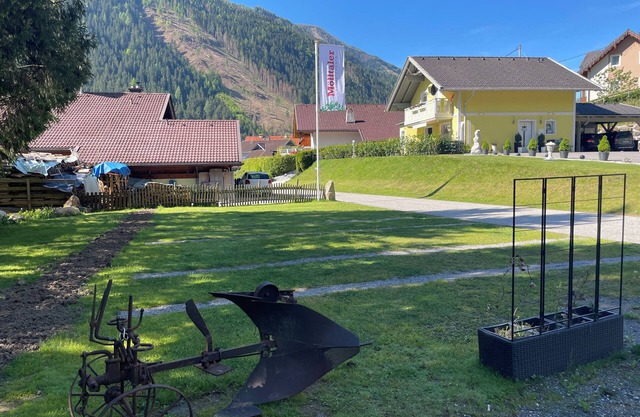 3 campspace with shower, toilet and electricity. in the winter no shower.