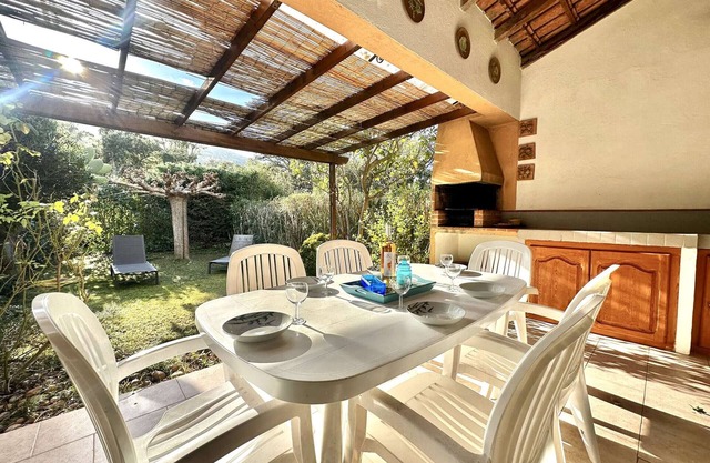 3-Room Mini Villa with Terrace and Parking 300m from Beach