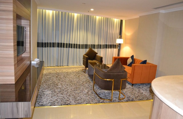 3 Hotel Suites in Wonderful Jeddah with AC, Fitness Room