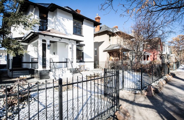3 KING BEDS w/ easy access to Denver or Boulder. Garden, Game Room & Backyard.