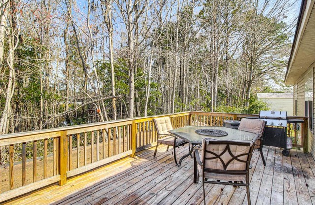 3 Mi to Hunter Army Airfield Home with Serene Deck