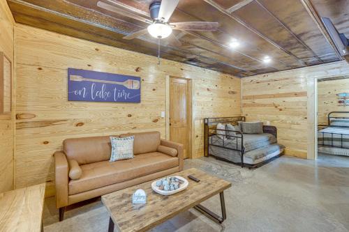 3 Mi to Water Logan Martin Lake Cabin Getaway