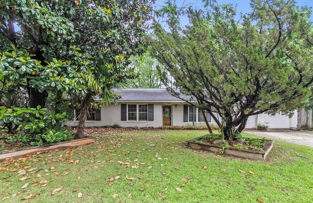 3 Miles from Campus and 1 mile from downtown Tuscaloosa!