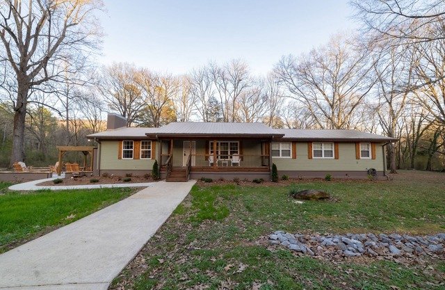 3 minutes from local boat launch, renovated multi-family home