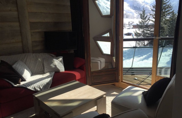 3 room apartment (6 persons) at the foot of the slopes with beautiful views