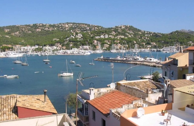 3-room apartment in a small Majorcan residence with sea view and close proximity, comfort