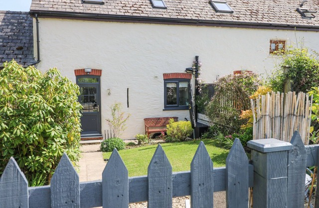 3 THE BARN, pet friendly, with open fire in Haverfordwest