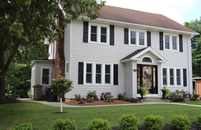 30 Second Walk To Downtown