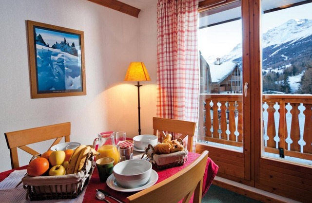 300m from resort center, fitness, swimming pool, balcony, tv, 35m², Val Cenis