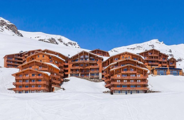 300m from resort center, fitness, swimming pool, sauna, jacuzzi, hammam, balcony, fireplace or stove