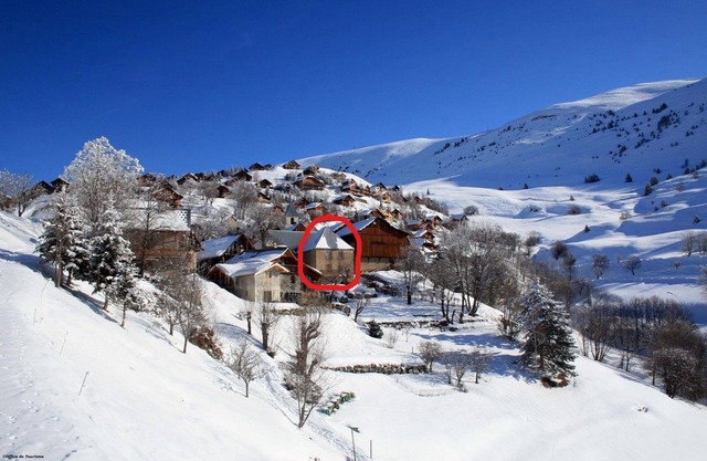 300m from the ski lifts, renovated 1743 house. Balcony and terrace.