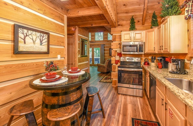 300MB WIFI, Pets Welcome, Hot Tub, Fire Pit, Arcade