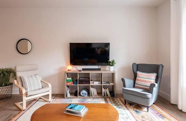 303 - Wolfville Luxury Apartment with 2 King Beds