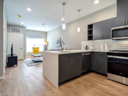 327 Modern 1BR Apt Walk to NJT
