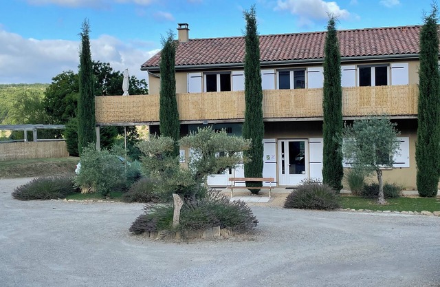 35m2 chalet, sleeps 6, with mountain views.