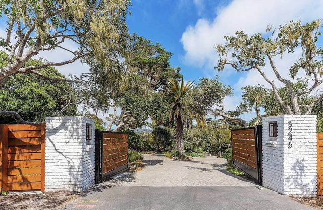 3900 Palm House On Cabrillo 4 Bedroom Home by Redawning