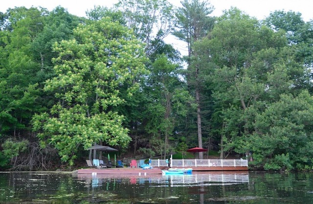 3Acre LakeParadise SwimmingPool & Jacuzzi HotTub!