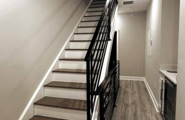 3BR/3Bath Bi-Level Apt near CHOP