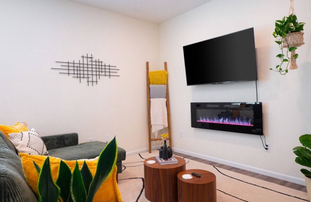 [3BR] Chic Retreat | Min from KU/Mass