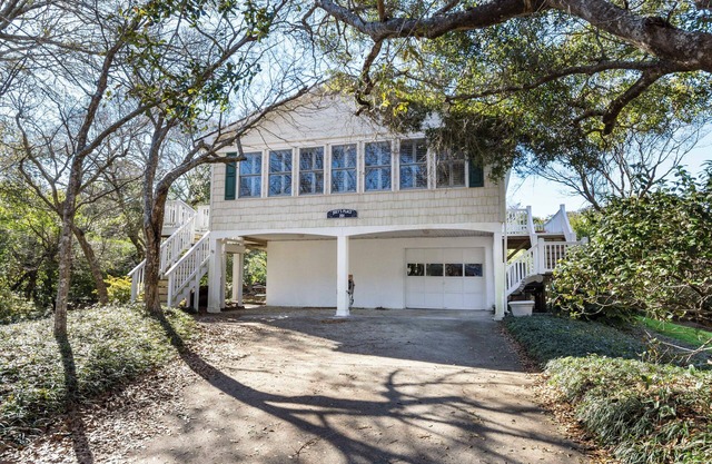 3BR Cottage Nestled in Live Oaks – Private Retreat w/Oceanfront Parking