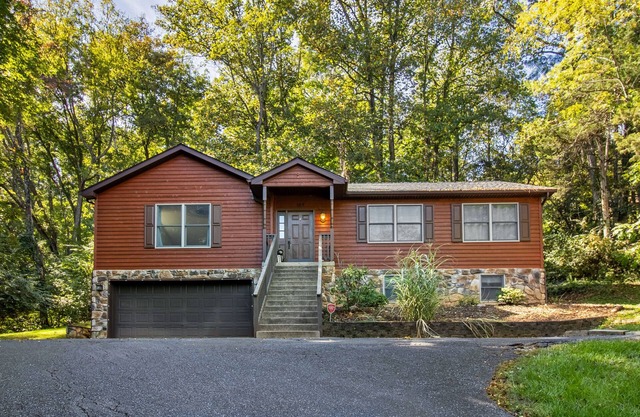 3BR Resort Home w/Games, Fire pit & Shenandoah Views