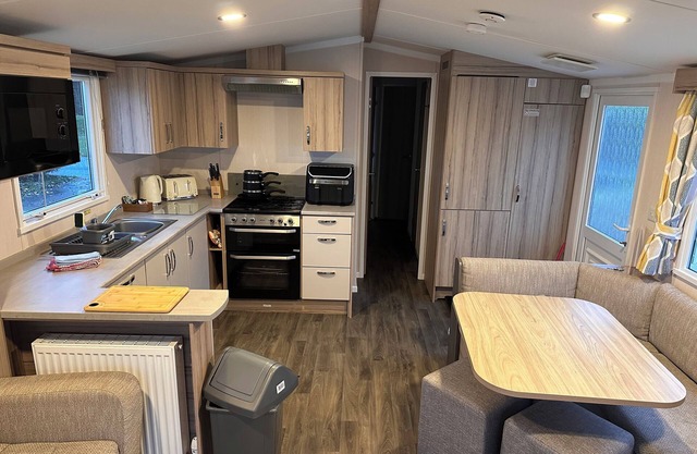 3BR-Sleeps6-Parking-Pool-NearBeach&Skegness