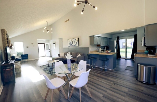 3BR Suburban Getaway in Indy 7 min to Airport