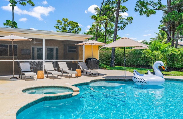 *4/3 Pool Home w/Private Backyard, 3 mi to Beach!