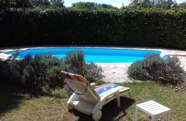 4/6 person self-contained cottage with private pool