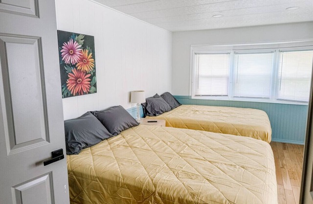 4 bd/10 min to downtown W/D