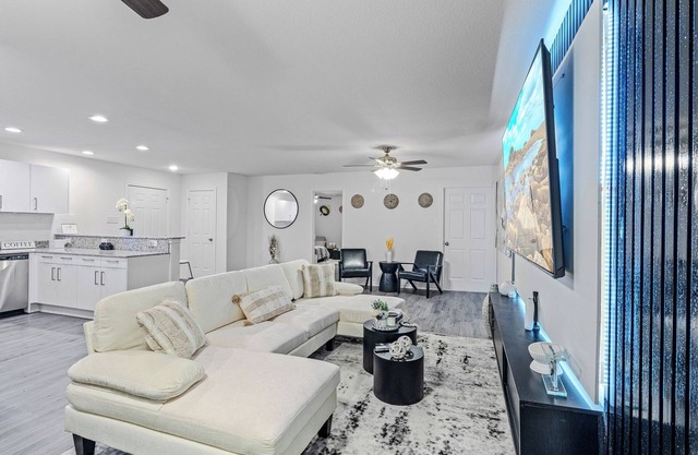 4 bd/2 ba Near AT&T stadium, TX Live! Six Flags, Globe Life