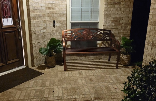 4 Bd 2bth very nice home in quiet neighborhood