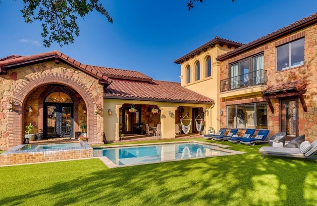 4 BDRM Home W/Pool & Amazing Views! Mins to Lakes, shops and restaurants