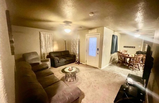 4 Bed/2 Bath Quiet SE Ranch Style home